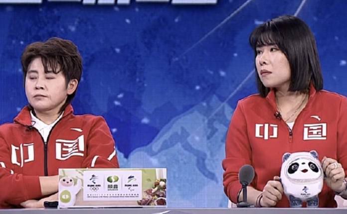 姐妹两个人恰似人们的两张面孔—现实的和理想的，是这个社会的要求和个人梦想之间的矛盾的体现。